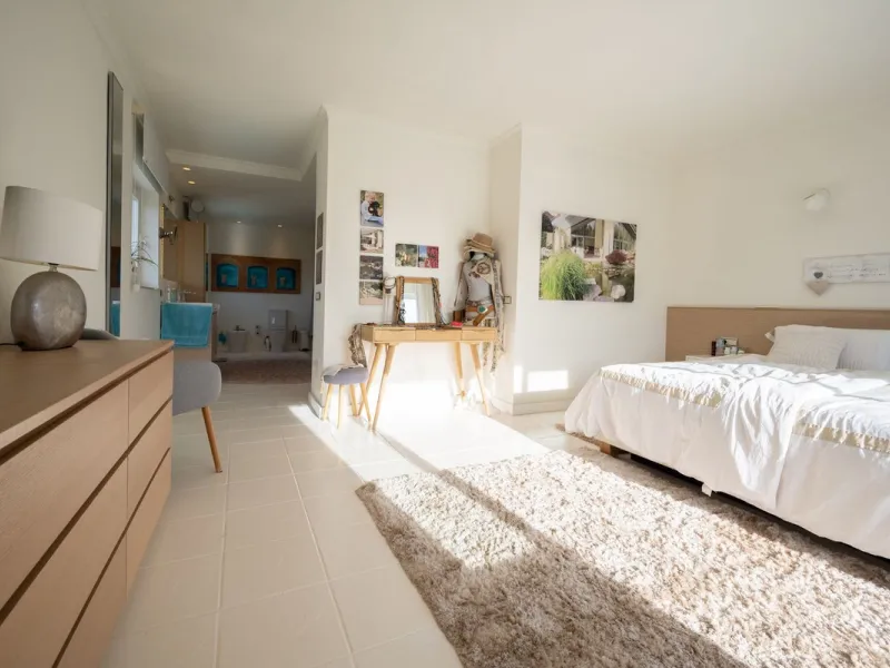 House - Detached Villa в продаже в Mijas, Málaga. В доме 5 спален и 5 ванных комнат. Площадь дома 424 м². Площадь участка 832 м²