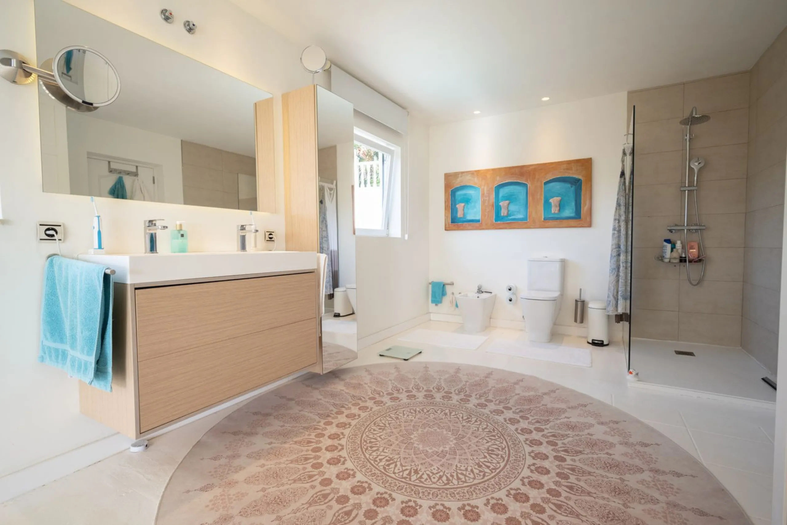 House - Detached Villa в продаже в Mijas, Málaga. В доме 5 спален и 5 ванных комнат. Площадь дома 424 м². Площадь участка 832 м²