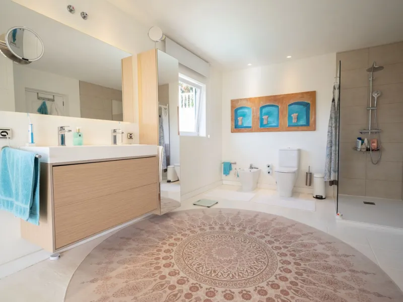 House - Detached Villa в продаже в Mijas, Málaga. В доме 5 спален и 5 ванных комнат. Площадь дома 424 м². Площадь участка 832 м²