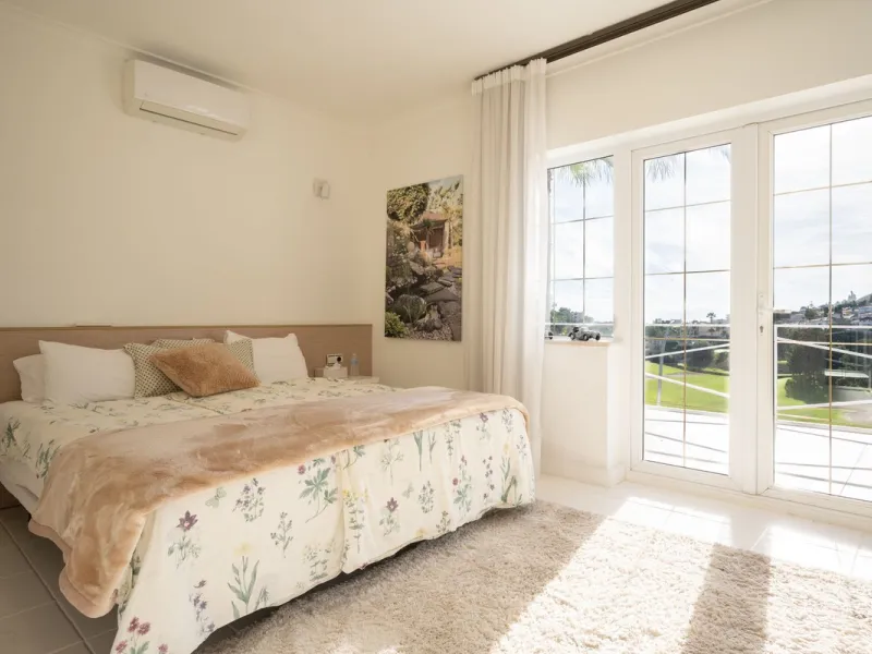 House - Detached Villa в продаже в Mijas, Málaga. В доме 5 спален и 5 ванных комнат. Площадь дома 424 м². Площадь участка 832 м²