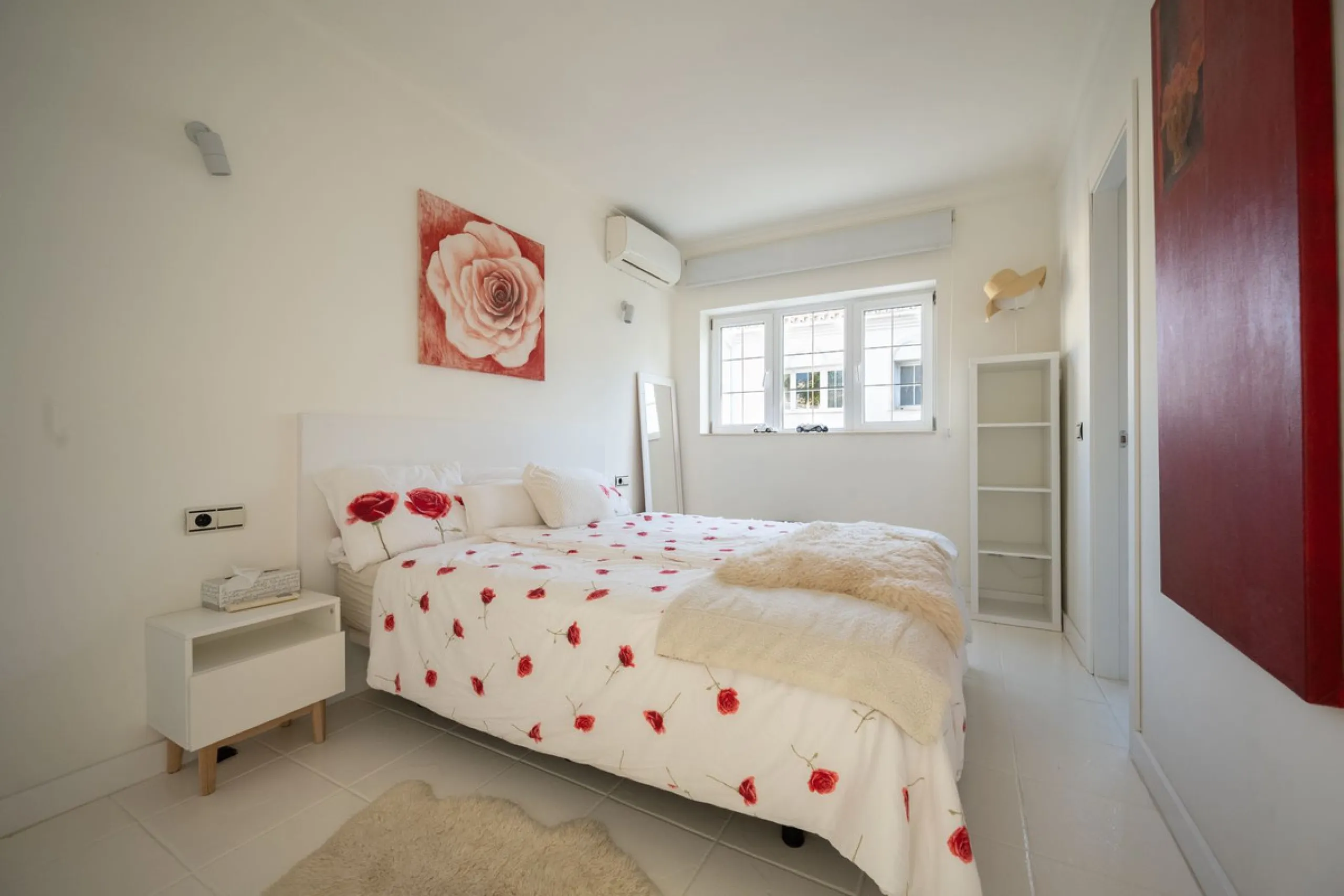House - Detached Villa в продаже в Mijas, Málaga. В доме 5 спален и 5 ванных комнат. Площадь дома 424 м². Площадь участка 832 м²