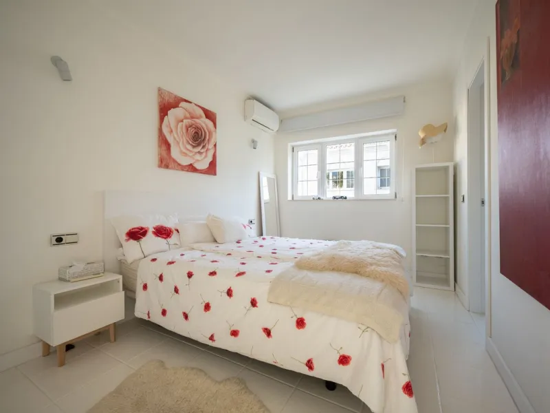 House - Detached Villa в продаже в Mijas, Málaga. В доме 5 спален и 5 ванных комнат. Площадь дома 424 м². Площадь участка 832 м²