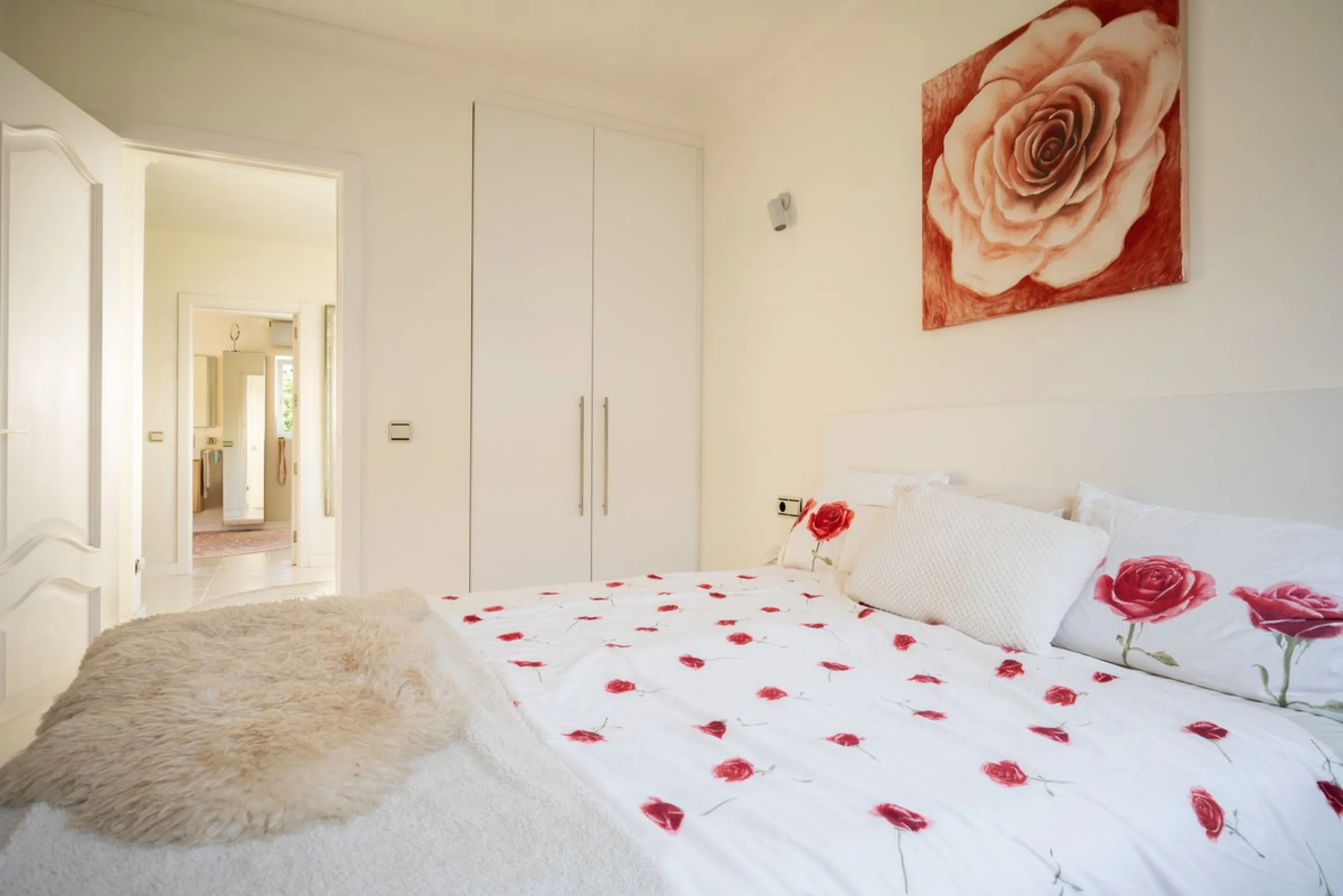 House - Detached Villa в продаже в Mijas, Málaga. В доме 5 спален и 5 ванных комнат. Площадь дома 424 м². Площадь участка 832 м²