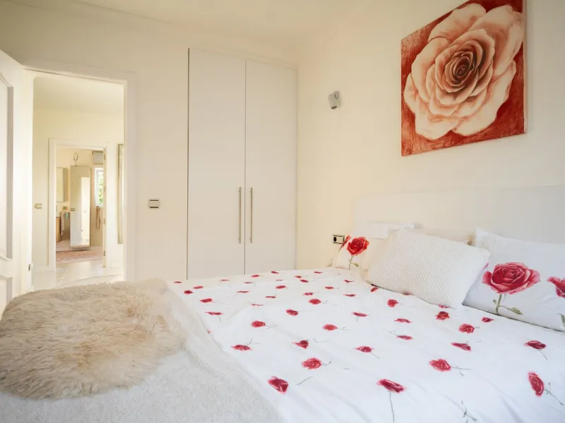House - Detached Villa в продаже в Mijas, Málaga. В доме 5 спален и 5 ванных комнат. Площадь дома 424 м². Площадь участка 832 м²