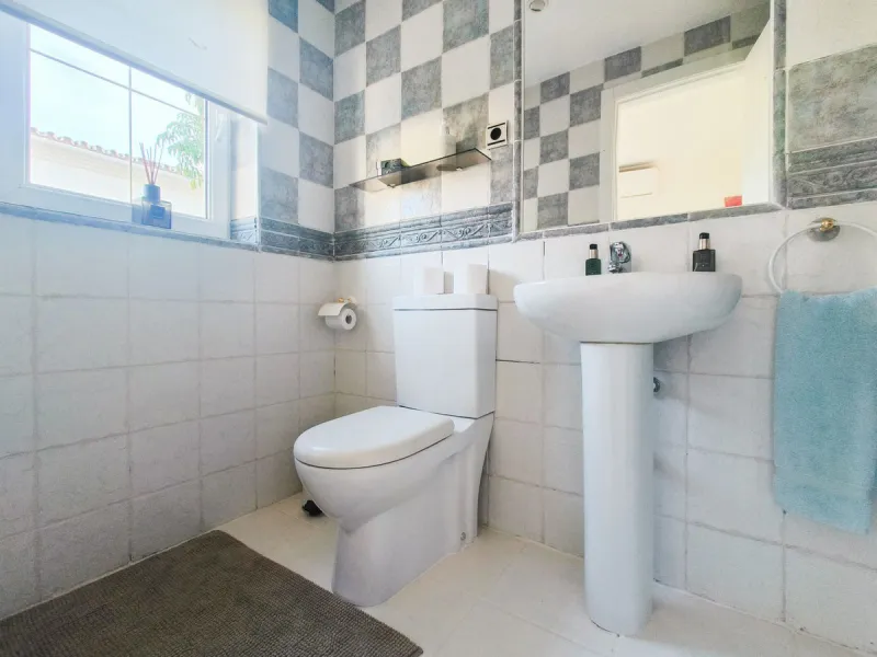 House - Detached Villa в продаже в Mijas, Málaga. В доме 5 спален и 5 ванных комнат. Площадь дома 424 м². Площадь участка 832 м²