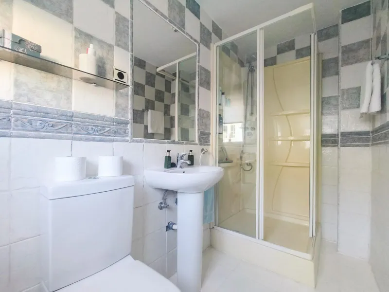 House - Detached Villa в продаже в Mijas, Málaga. В доме 5 спален и 5 ванных комнат. Площадь дома 424 м². Площадь участка 832 м²
