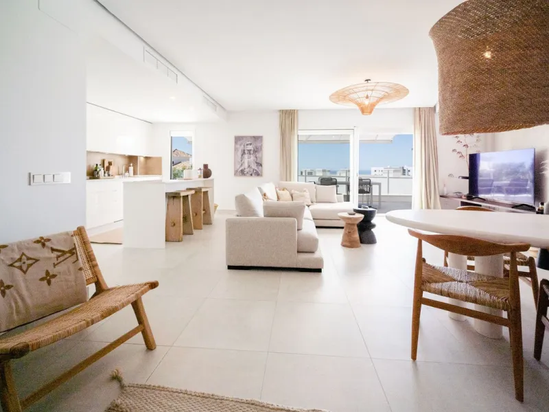 STUNNING penthouse duplex in the beautiful, newly built modern complex, located in Elements, Altos de Marbella, just a 7-minute drive from alluring beaches and the Marbella arch, and an additional 5-minute drive to La Cañada and the charming Marbella Old 