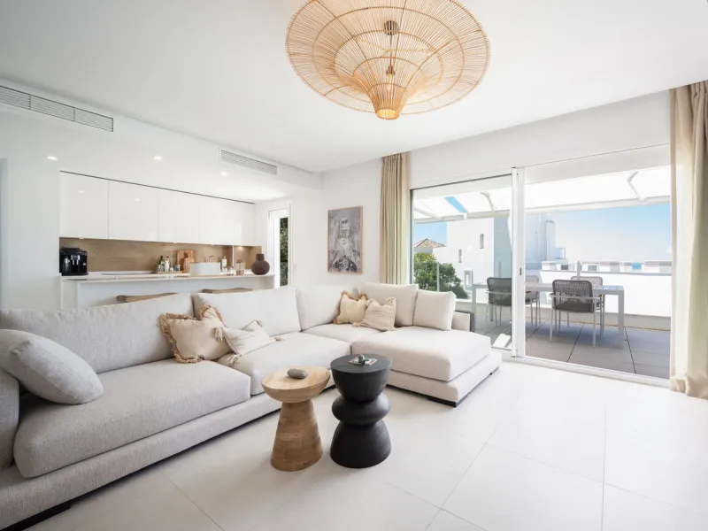 STUNNING penthouse duplex in the beautiful, newly built modern complex, located in Elements, Altos de Marbella, just a 7-minute drive from alluring beaches and the Marbella arch, and an additional 5-minute drive to La Cañada and the charming Marbella Old 