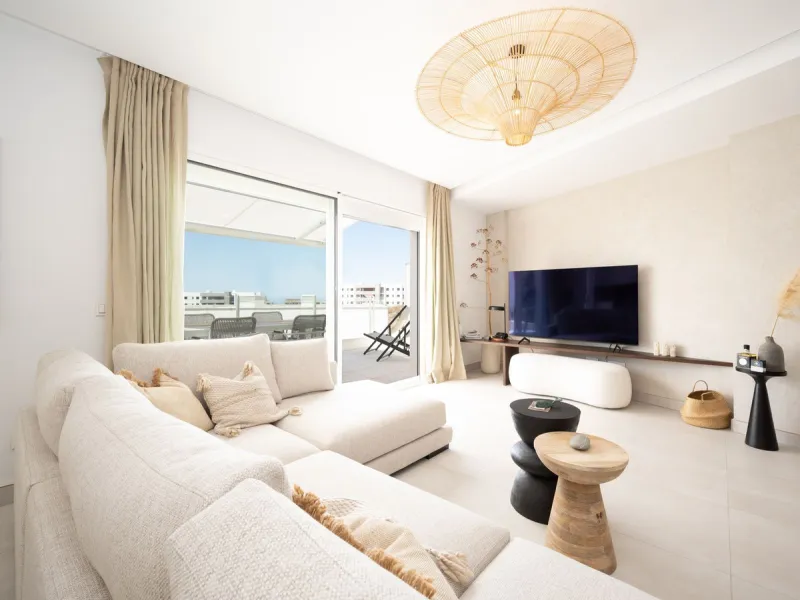 STUNNING penthouse duplex in the beautiful, newly built modern complex, located in Elements, Altos de Marbella, just a 7-minute drive from alluring beaches and the Marbella arch, and an additional 5-minute drive to La Cañada and the charming Marbella Old 