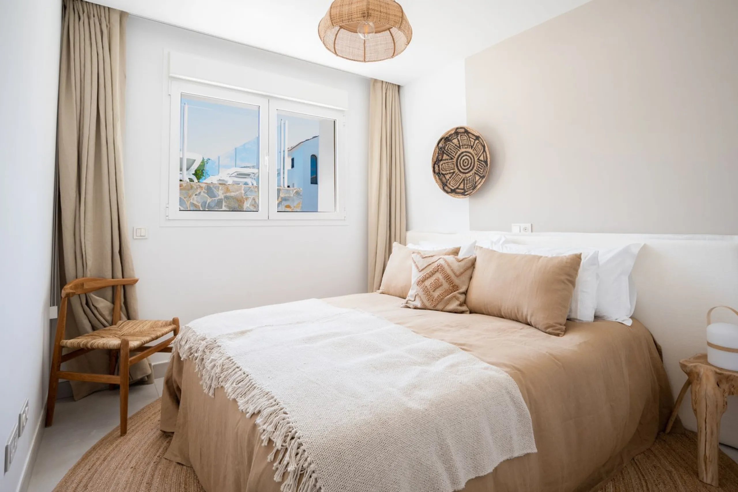 STUNNING penthouse duplex in the beautiful, newly built modern complex, located in Elements, Altos de Marbella, just a 7-minute drive from alluring beaches and the Marbella arch, and an additional 5-minute drive to La Cañada and the charming Marbella Old 