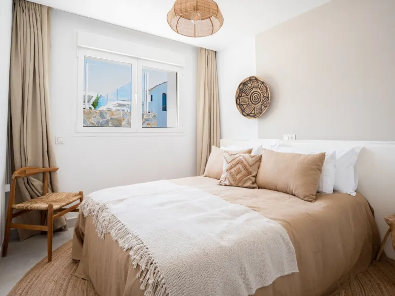 STUNNING penthouse duplex in the beautiful, newly built modern complex, located in Elements, Altos de Marbella, just a 7-minute drive from alluring beaches and the Marbella arch, and an additional 5-minute drive to La Cañada and the charming Marbella Old 