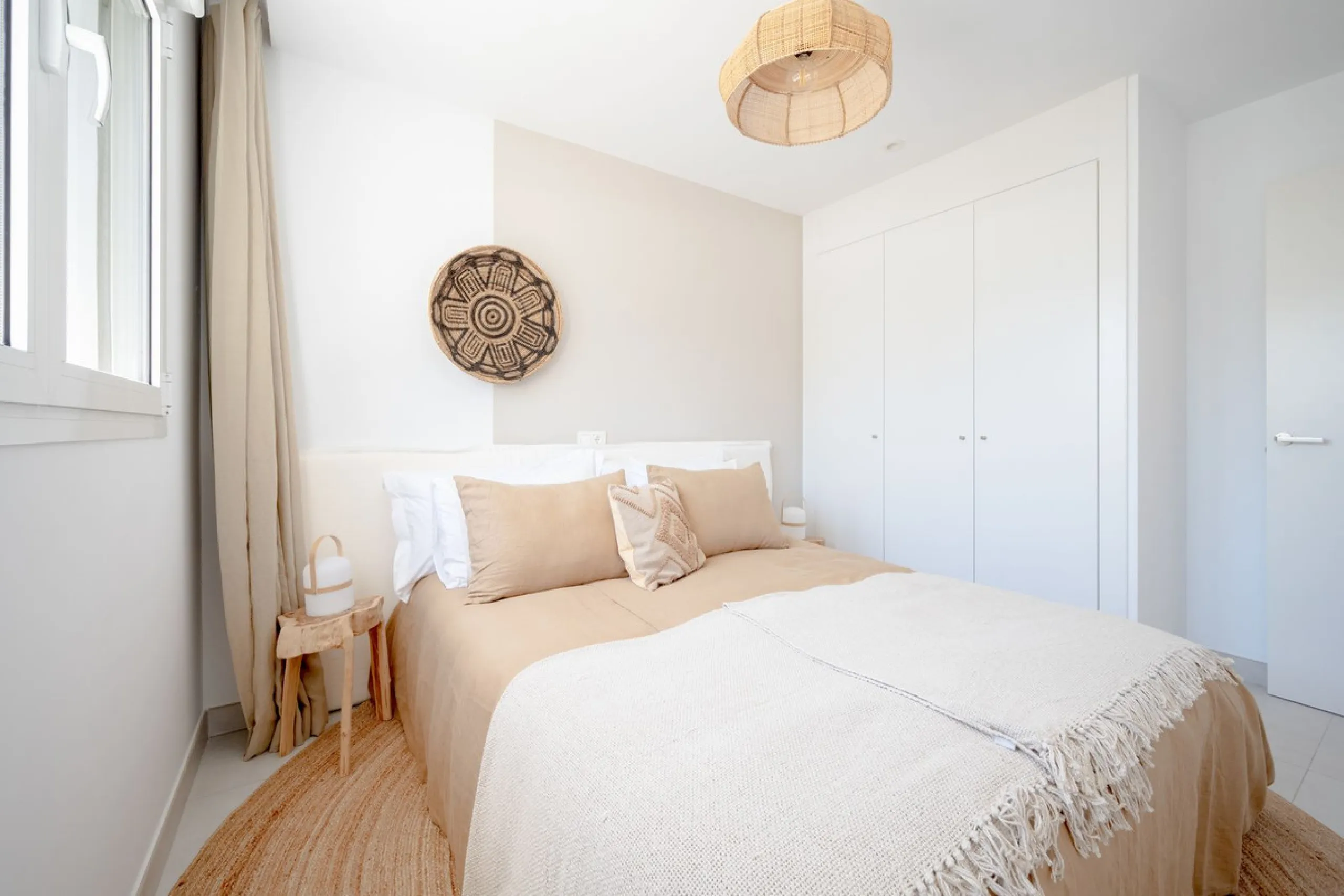 STUNNING penthouse duplex in the beautiful, newly built modern complex, located in Elements, Altos de Marbella, just a 7-minute drive from alluring beaches and the Marbella arch, and an additional 5-minute drive to La Cañada and the charming Marbella Old 