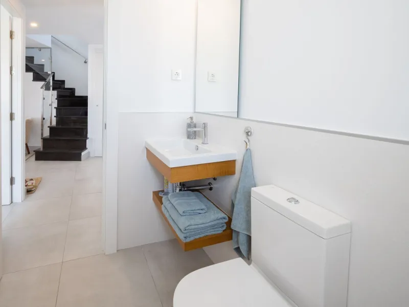 STUNNING penthouse duplex in the beautiful, newly built modern complex, located in Elements, Altos de Marbella, just a 7-minute drive from alluring beaches and the Marbella arch, and an additional 5-minute drive to La Cañada and the charming Marbella Old 