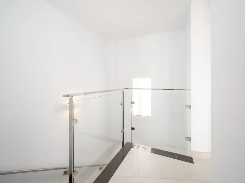STUNNING penthouse duplex in the beautiful, newly built modern complex, located in Elements, Altos de Marbella, just a 7-minute drive from alluring beaches and the Marbella arch, and an additional 5-minute drive to La Cañada and the charming Marbella Old 