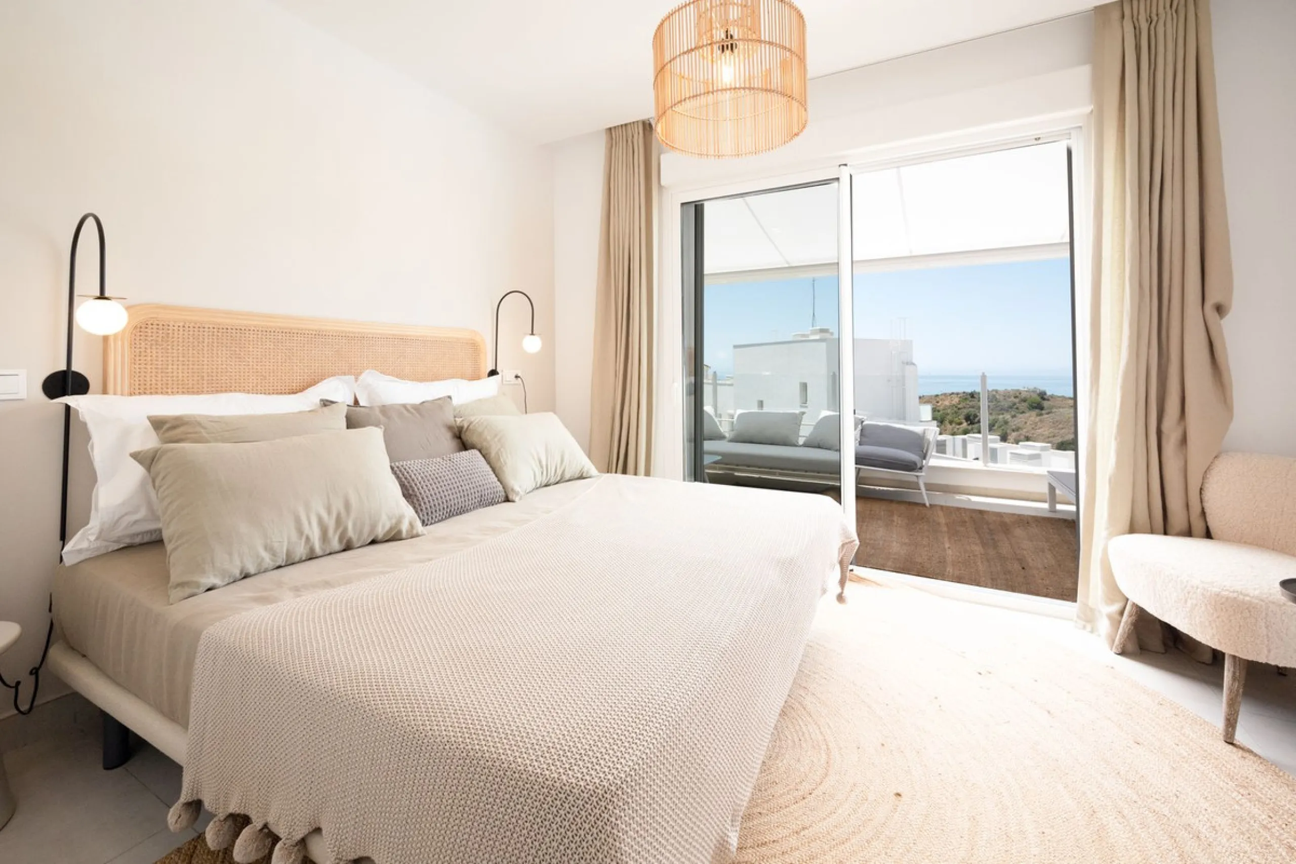 STUNNING penthouse duplex in the beautiful, newly built modern complex, located in Elements, Altos de Marbella, just a 7-minute drive from alluring beaches and the Marbella arch, and an additional 5-minute drive to La Cañada and the charming Marbella Old 