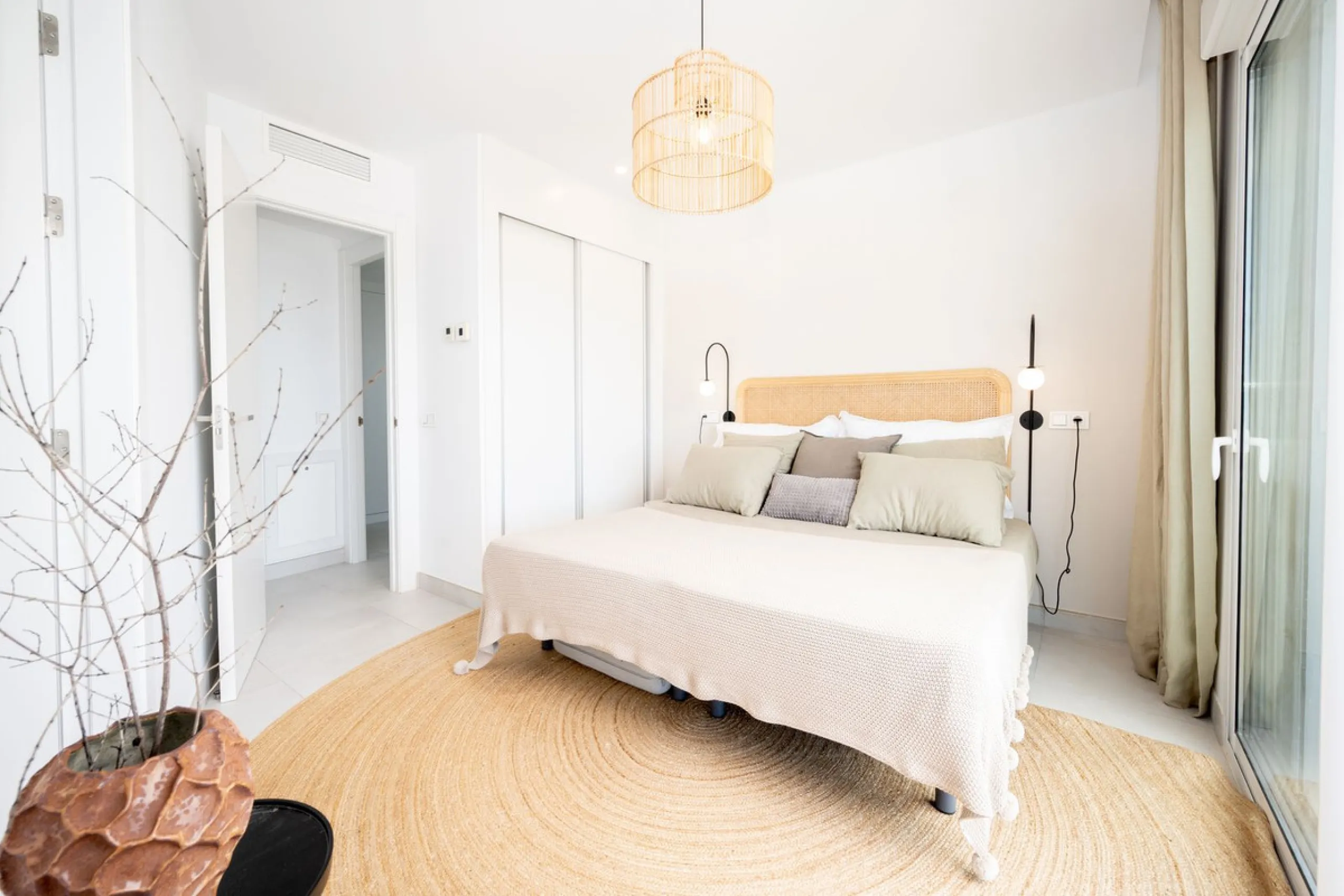 STUNNING penthouse duplex in the beautiful, newly built modern complex, located in Elements, Altos de Marbella, just a 7-minute drive from alluring beaches and the Marbella arch, and an additional 5-minute drive to La Cañada and the charming Marbella Old 