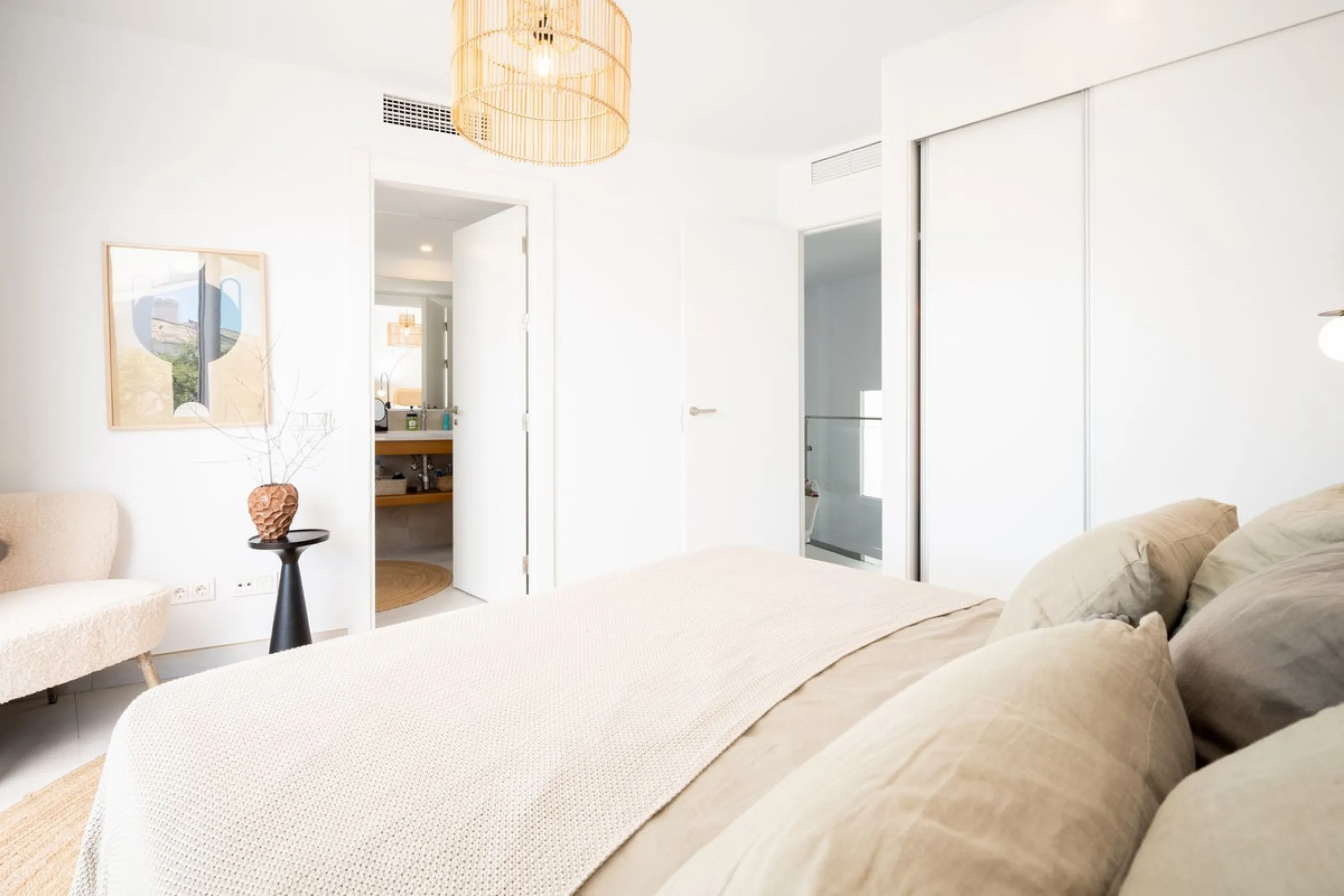 STUNNING penthouse duplex in the beautiful, newly built modern complex, located in Elements, Altos de Marbella, just a 7-minute drive from alluring beaches and the Marbella arch, and an additional 5-minute drive to La Cañada and the charming Marbella Old 