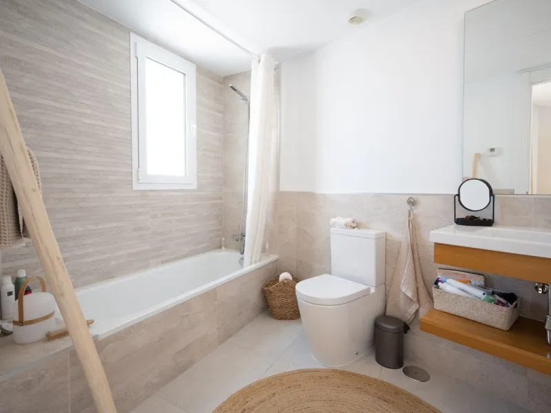 STUNNING penthouse duplex in the beautiful, newly built modern complex, located in Elements, Altos de Marbella, just a 7-minute drive from alluring beaches and the Marbella arch, and an additional 5-minute drive to La Cañada and the charming Marbella Old 