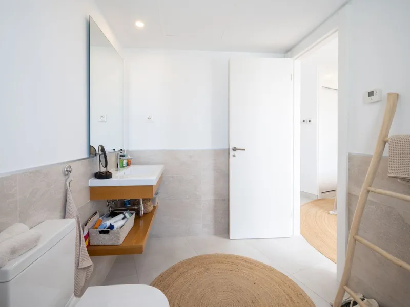 STUNNING penthouse duplex in the beautiful, newly built modern complex, located in Elements, Altos de Marbella, just a 7-minute drive from alluring beaches and the Marbella arch, and an additional 5-minute drive to La Cañada and the charming Marbella Old 