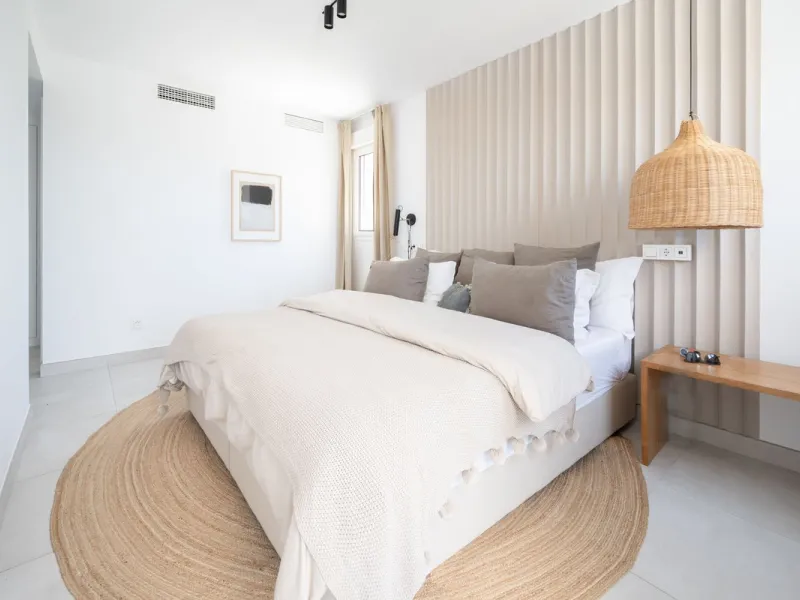 STUNNING penthouse duplex in the beautiful, newly built modern complex, located in Elements, Altos de Marbella, just a 7-minute drive from alluring beaches and the Marbella arch, and an additional 5-minute drive to La Cañada and the charming Marbella Old 