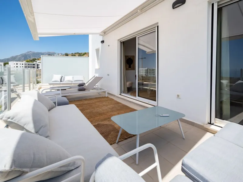 STUNNING penthouse duplex in the beautiful, newly built modern complex, located in Elements, Altos de Marbella, just a 7-minute drive from alluring beaches and the Marbella arch, and an additional 5-minute drive to La Cañada and the charming Marbella Old 