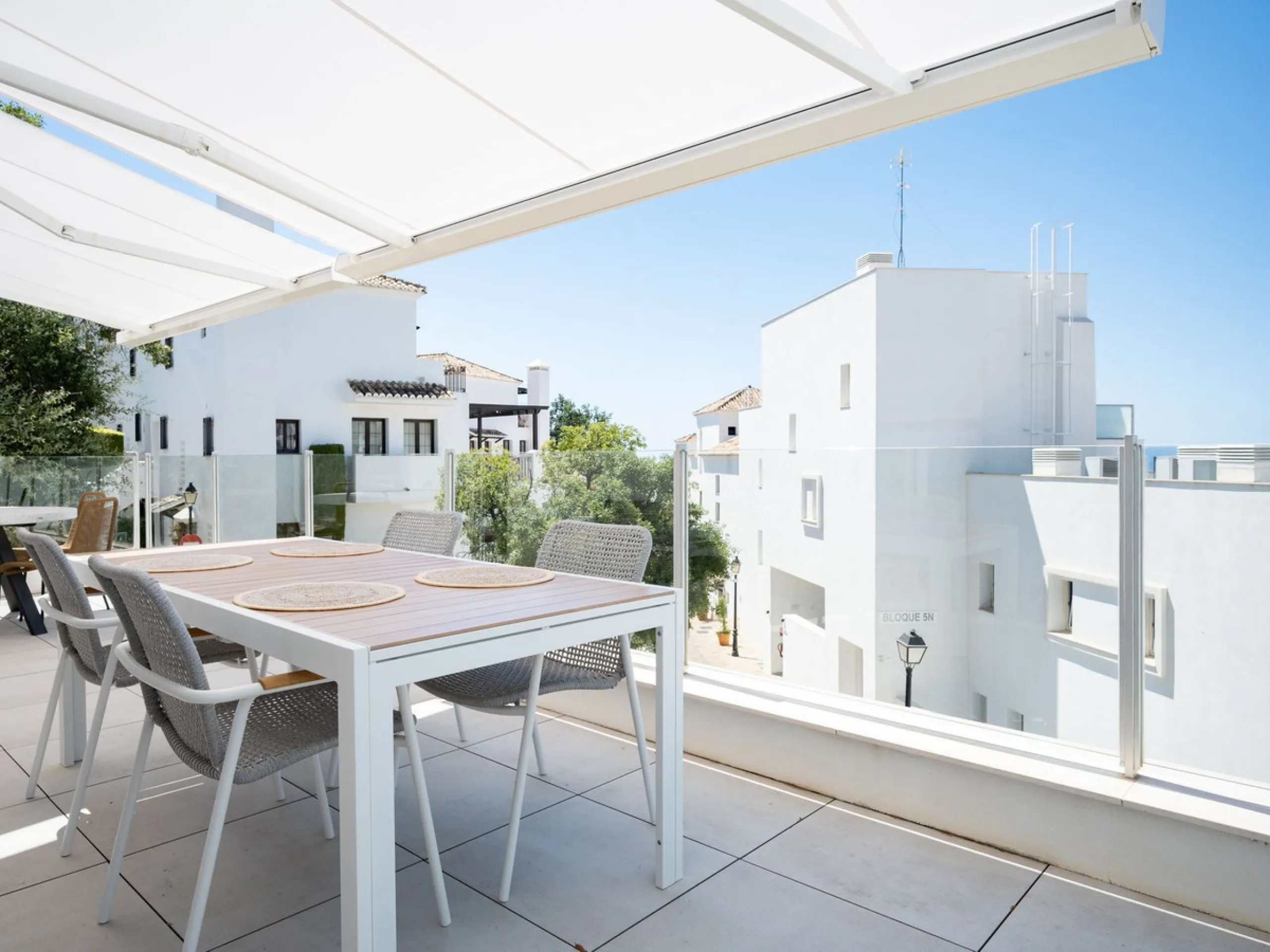 STUNNING penthouse duplex in the beautiful, newly built modern complex, located in Elements, Altos de Marbella, just a 7-minute drive from alluring beaches and the Marbella arch, and an additional 5-minute drive to La Cañada and the charming Marbella Old 