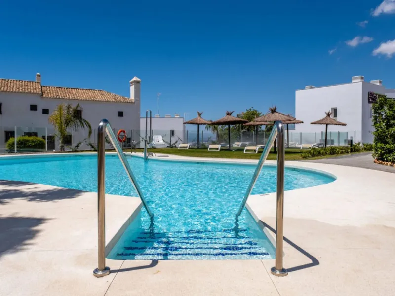STUNNING penthouse duplex in the beautiful, newly built modern complex, located in Elements, Altos de Marbella, just a 7-minute drive from alluring beaches and the Marbella arch, and an additional 5-minute drive to La Cañada and the charming Marbella Old 