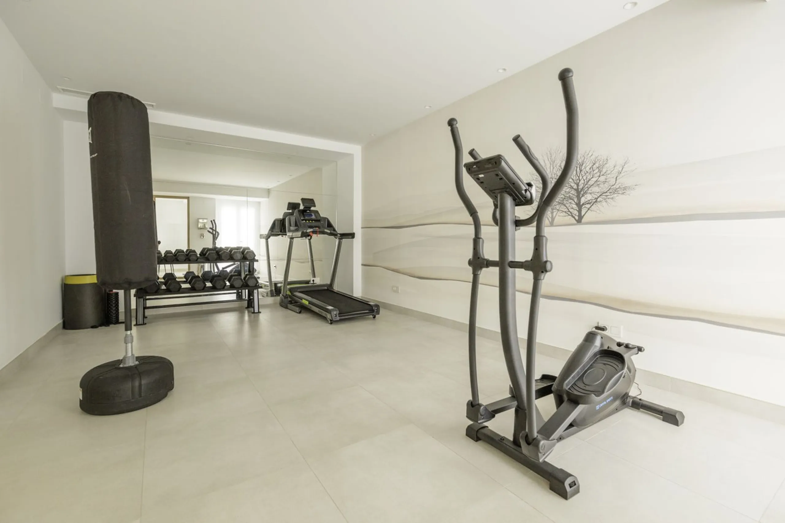 STUNNING penthouse duplex in the beautiful, newly built modern complex, located in Elements, Altos de Marbella, just a 7-minute drive from alluring beaches and the Marbella arch, and an additional 5-minute drive to La Cañada and the charming Marbella Old 