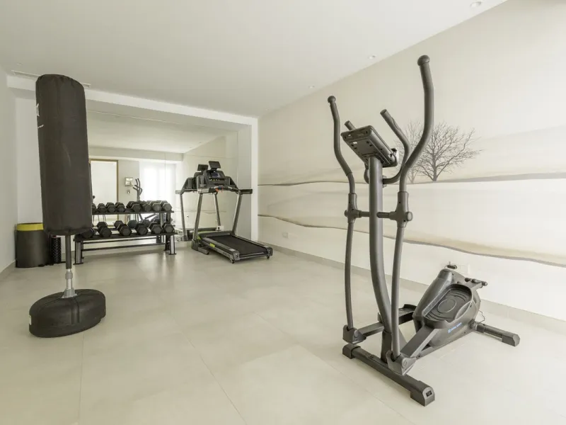 STUNNING penthouse duplex in the beautiful, newly built modern complex, located in Elements, Altos de Marbella, just a 7-minute drive from alluring beaches and the Marbella arch, and an additional 5-minute drive to La Cañada and the charming Marbella Old 