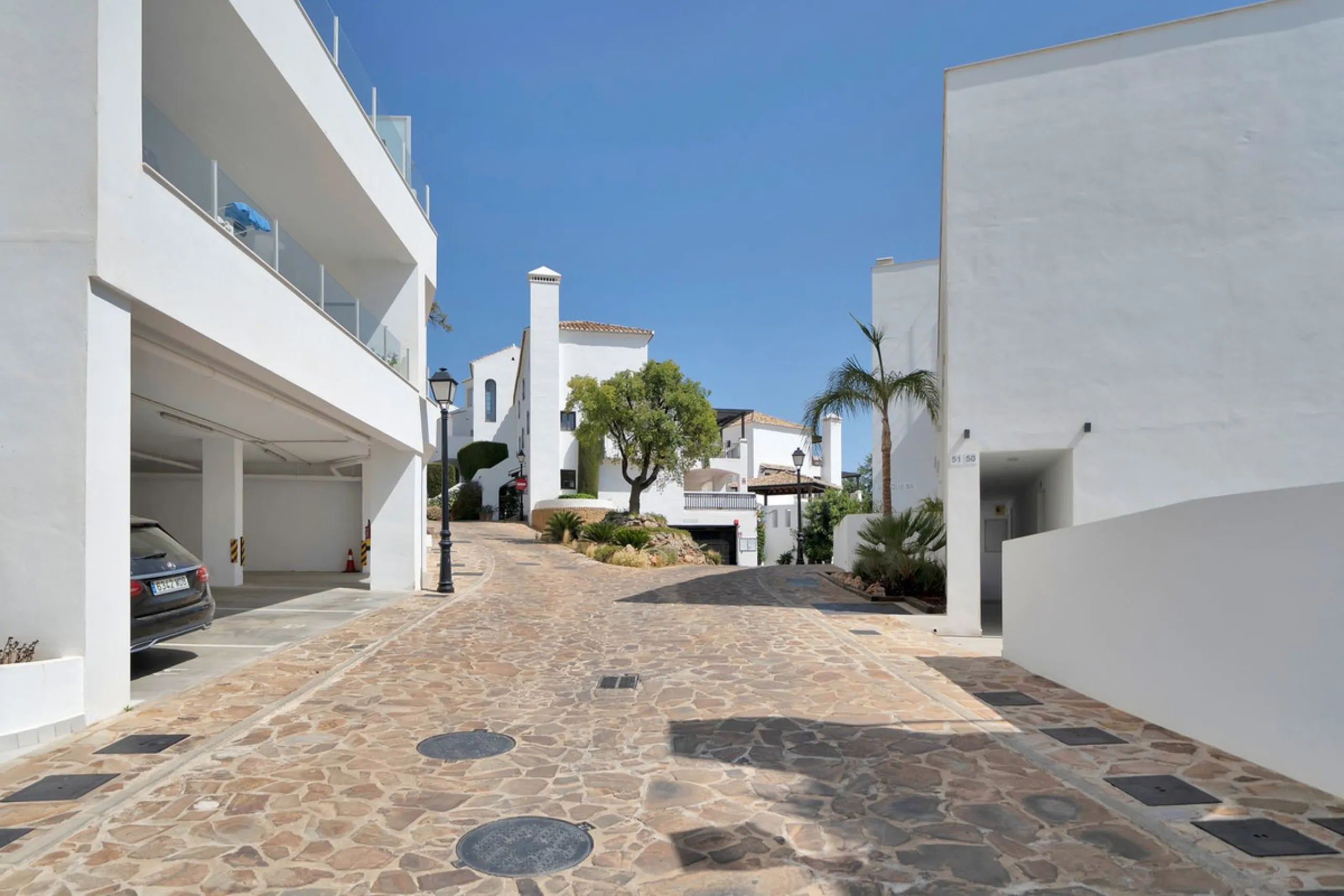 STUNNING penthouse duplex in the beautiful, newly built modern complex, located in Elements, Altos de Marbella, just a 7-minute drive from alluring beaches and the Marbella arch, and an additional 5-minute drive to La Cañada and the charming Marbella Old 