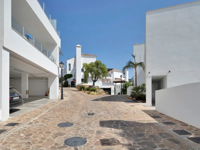 STUNNING penthouse duplex in the beautiful, newly built modern complex, located in Elements, Altos de Marbella, just a 7-minute drive from alluring beaches and the Marbella arch, and an additional 5-minute drive to La Cañada and the charming Marbella Old 