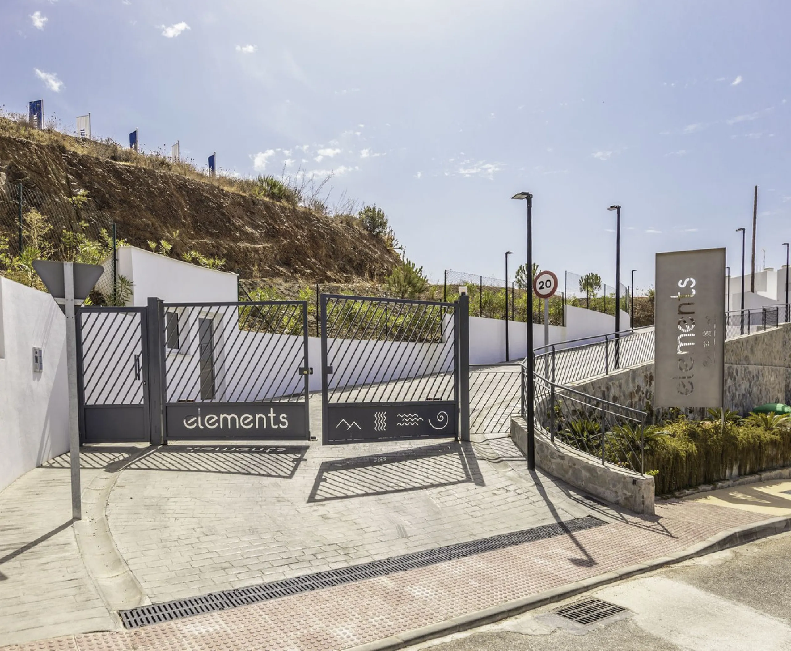 STUNNING penthouse duplex in the beautiful, newly built modern complex, located in Elements, Altos de Marbella, just a 7-minute drive from alluring beaches and the Marbella arch, and an additional 5-minute drive to La Cañada and the charming Marbella Old 