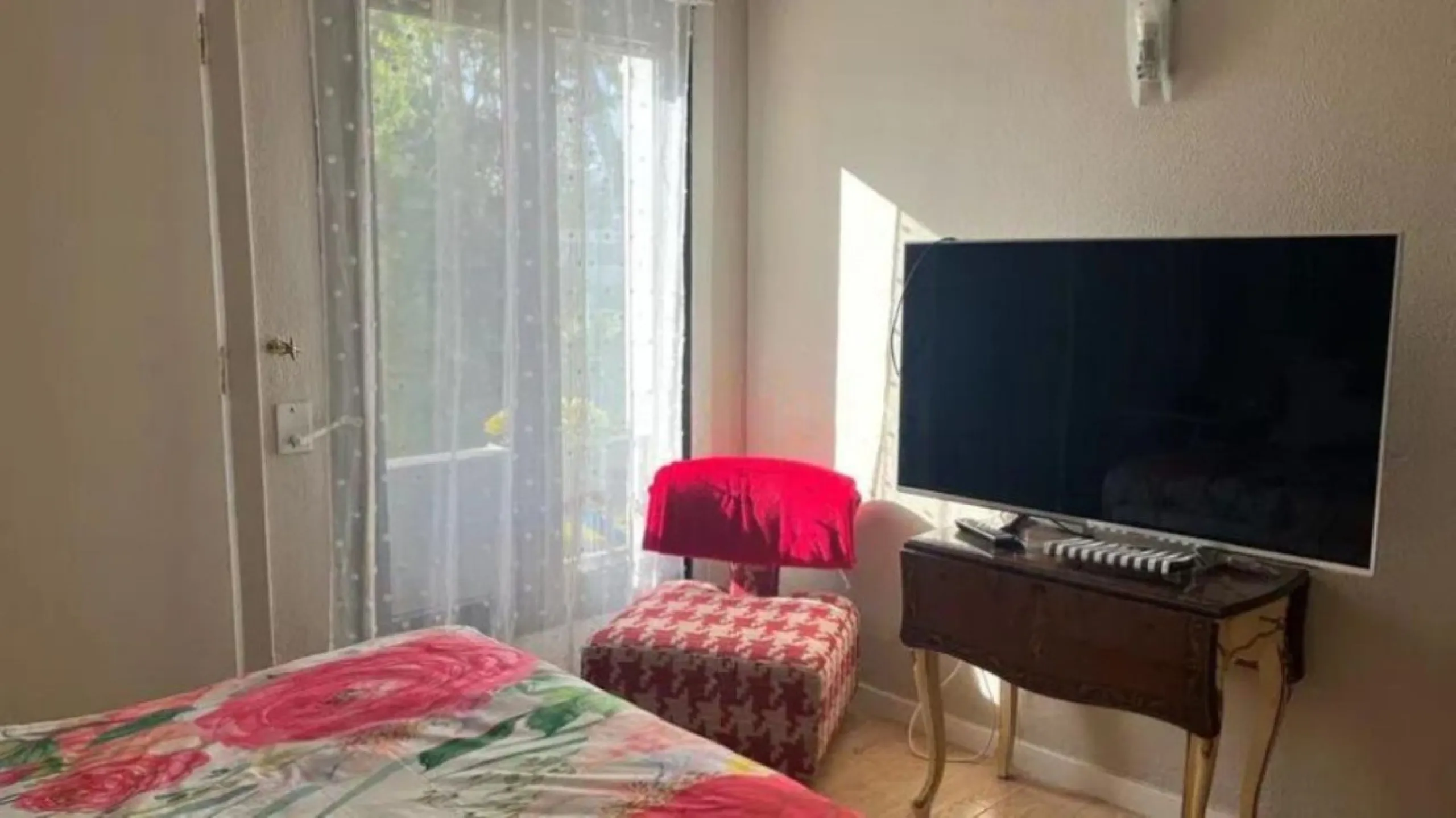 Beautiful home just a step away from Puerto Banus and the beach.