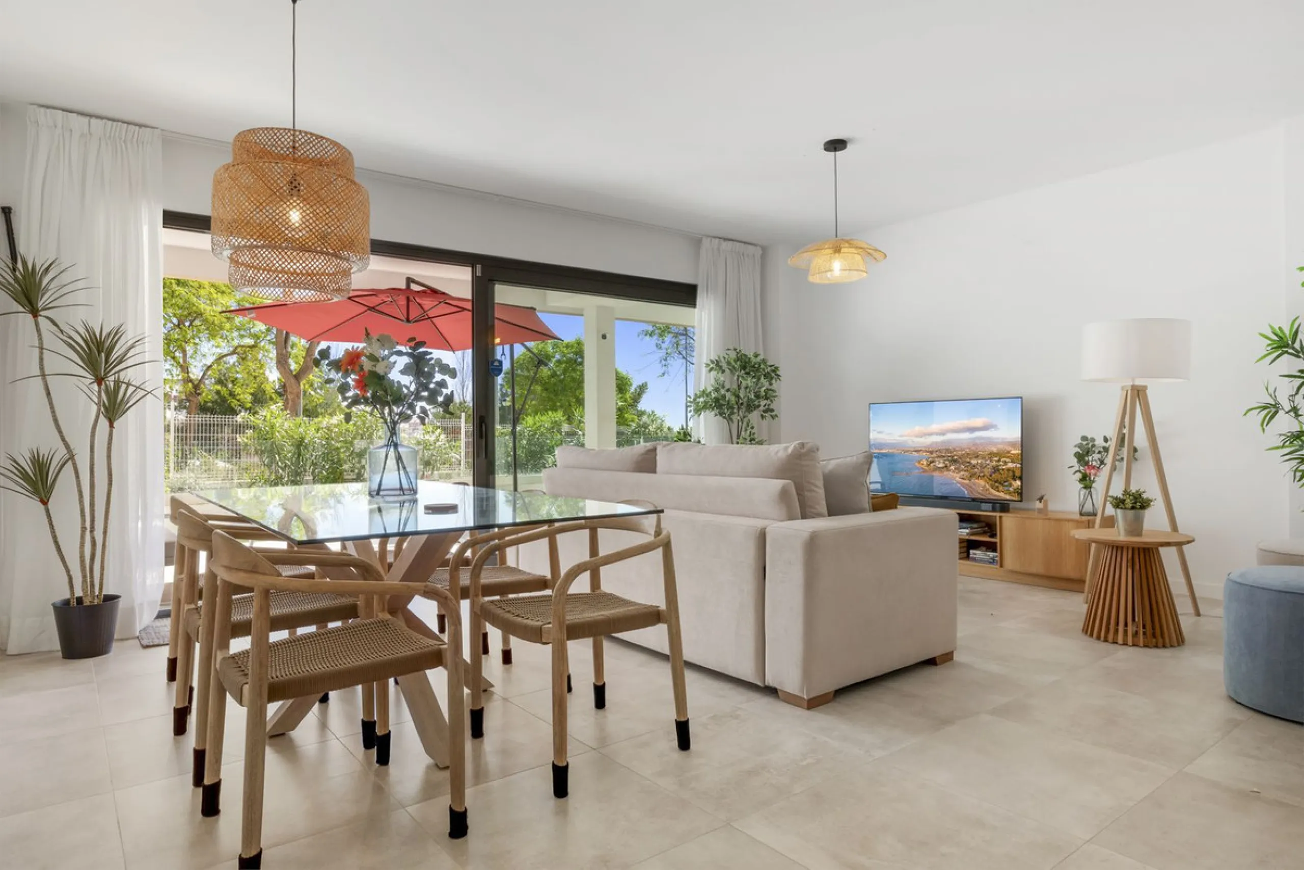 This property introduces a refreshed lifestyle concept in the heart of Estepona, where top-tier quality meets forward-thinking, contemporary design..