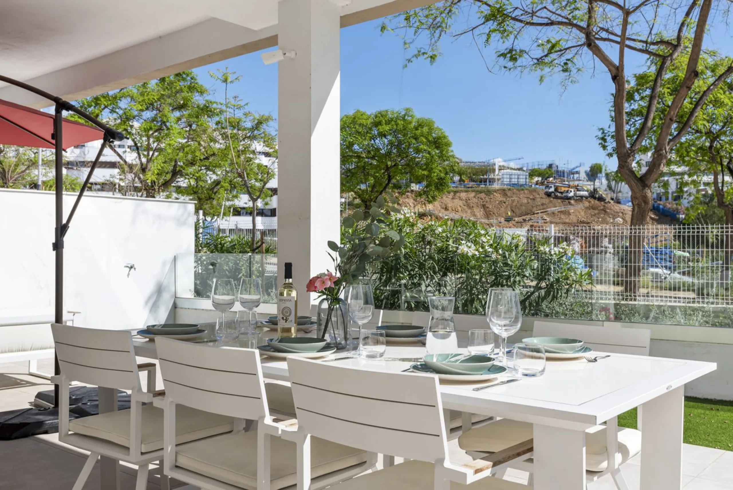 This property introduces a refreshed lifestyle concept in the heart of Estepona, where top-tier quality meets forward-thinking, contemporary design..