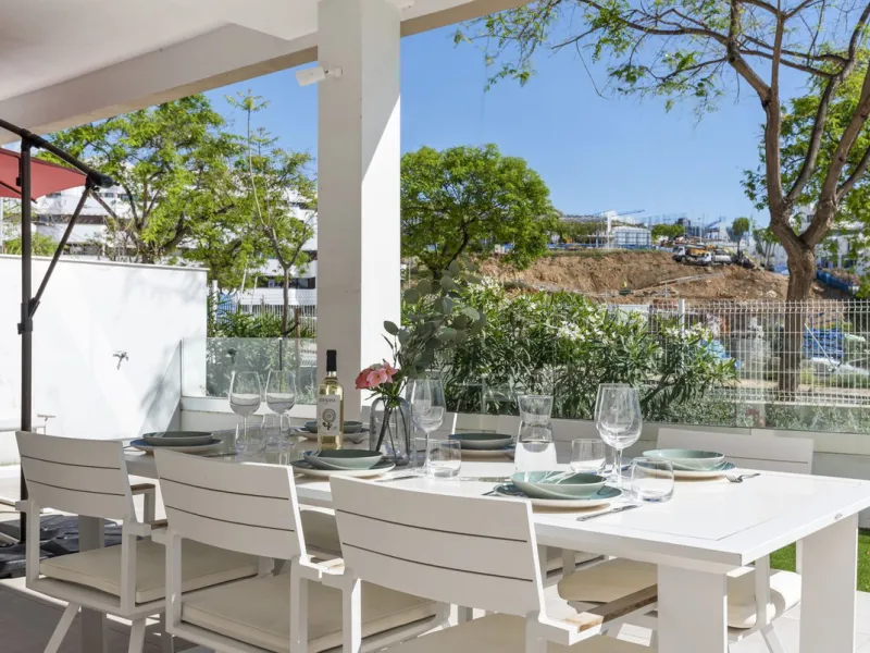 This property introduces a refreshed lifestyle concept in the heart of Estepona, where top-tier quality meets forward-thinking, contemporary design..
