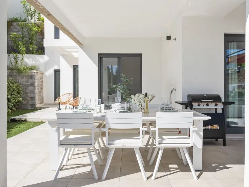 This property introduces a refreshed lifestyle concept in the heart of Estepona, where top-tier quality meets forward-thinking, contemporary design..