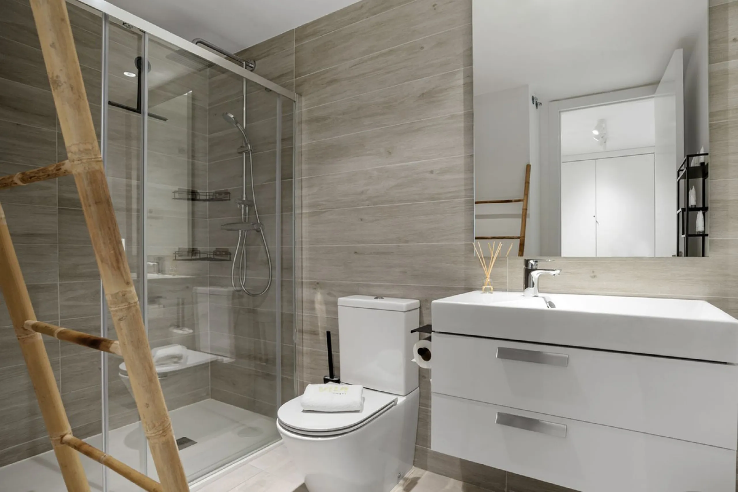This property introduces a refreshed lifestyle concept in the heart of Estepona, where top-tier quality meets forward-thinking, contemporary design..