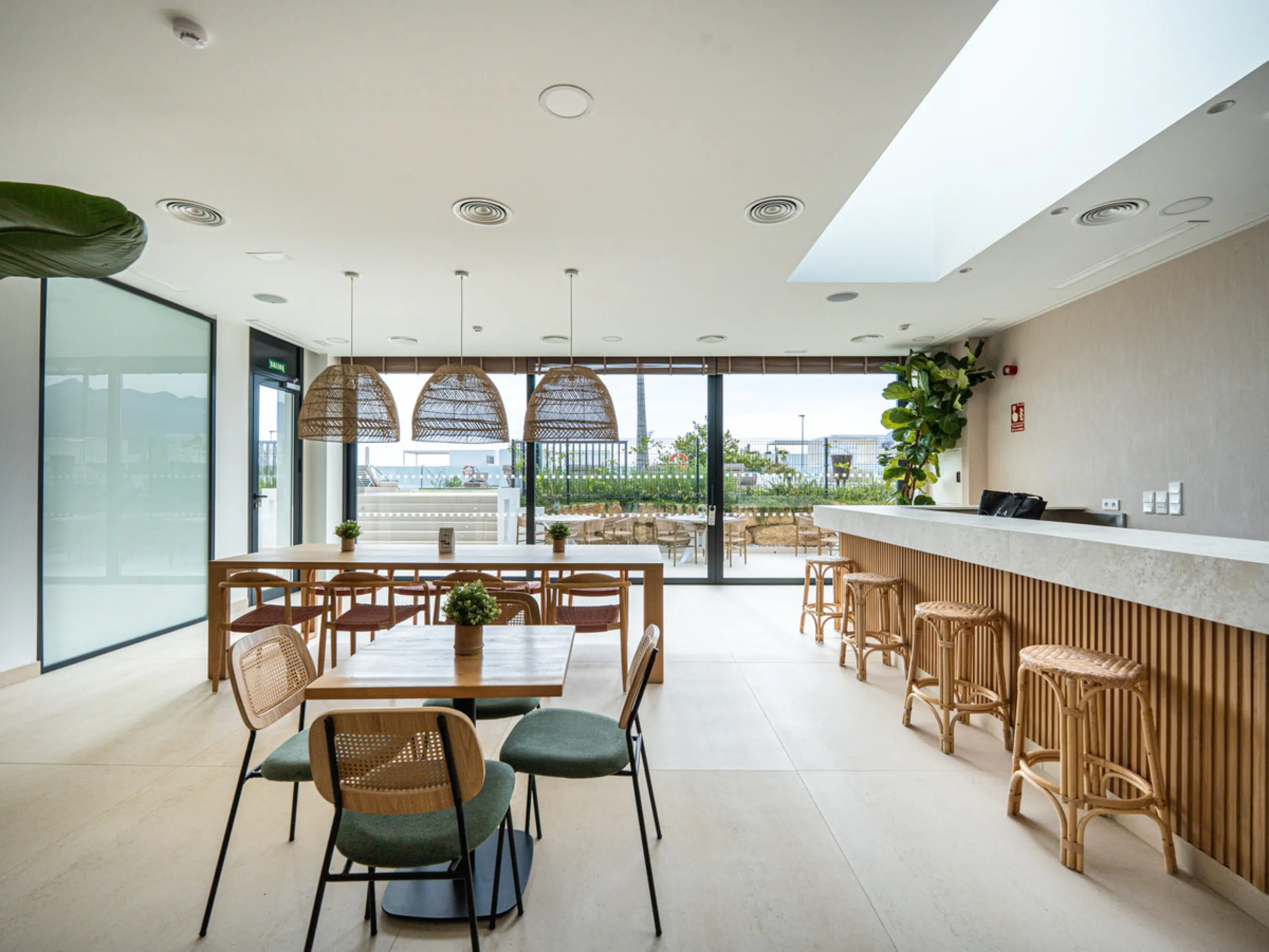 Penthouse Alma is a brand-new duplex home in a secure gated community in Marbella East. It has two ensuite bedrooms, a guest bathroom, and an open-plan living space that connects the kitchen, dining, and lounge areas. Floor-to-ceiling windows fill the hom