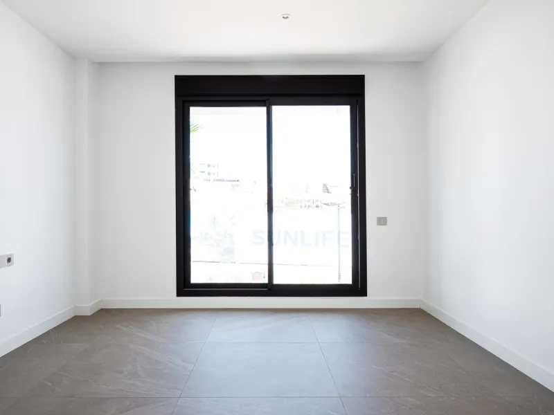 Penthouse Alma is a brand-new duplex home in a secure gated community in Marbella East. It has two ensuite bedrooms, a guest bathroom, and an open-plan living space that connects the kitchen, dining, and lounge areas. Floor-to-ceiling windows fill the hom