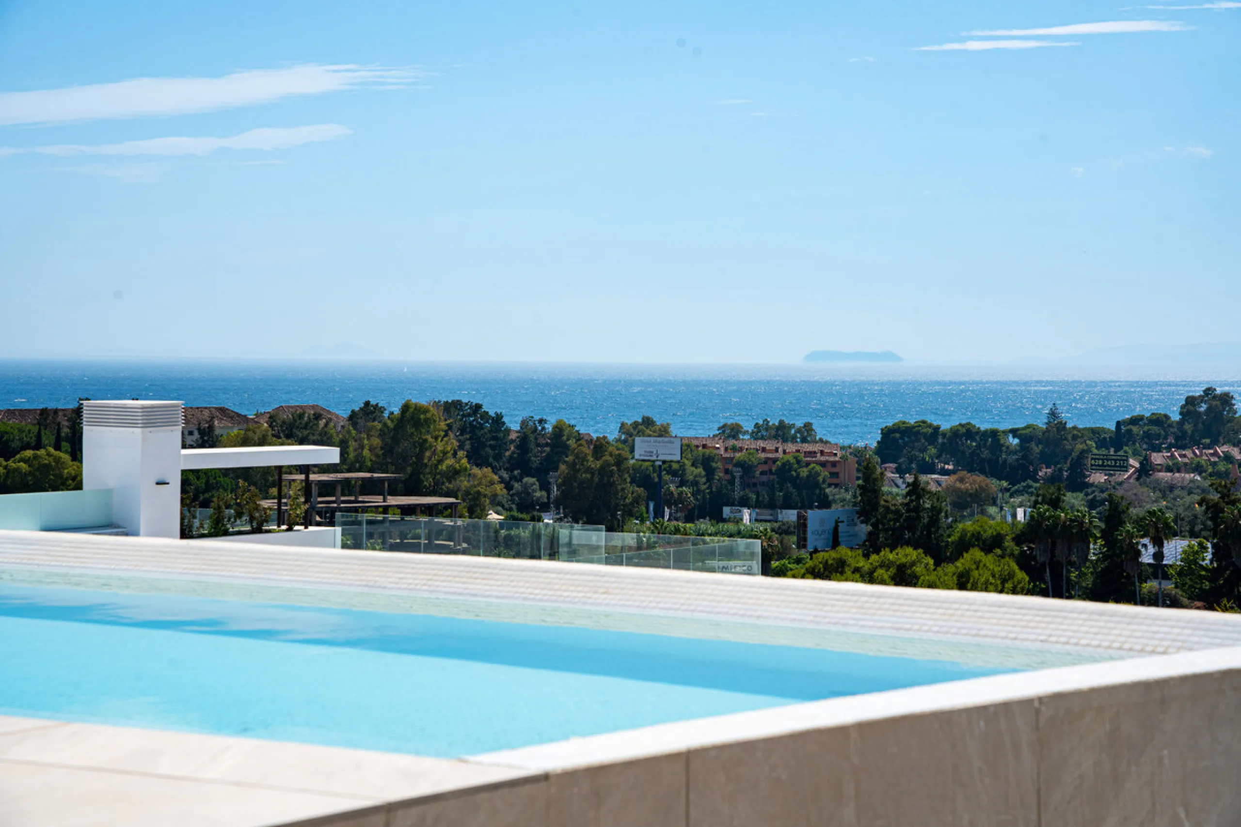 Penthouse Alma is a brand-new duplex home in a secure gated community in Marbella East. It has two ensuite bedrooms, a guest bathroom, and an open-plan living space that connects the kitchen, dining, and lounge areas. Floor-to-ceiling windows fill the hom