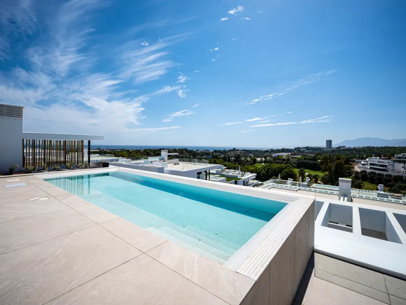 Penthouse Alma is a brand-new duplex home in a secure gated community in Marbella East. It has two ensuite bedrooms, a guest bathroom, and an open-plan living space that connects the kitchen, dining, and lounge areas. Floor-to-ceiling windows fill the hom