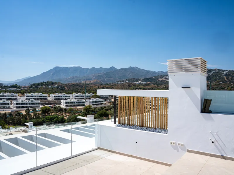 Penthouse Alma is a brand-new duplex home in a secure gated community in Marbella East. It has two ensuite bedrooms, a guest bathroom, and an open-plan living space that connects the kitchen, dining, and lounge areas. Floor-to-ceiling windows fill the hom