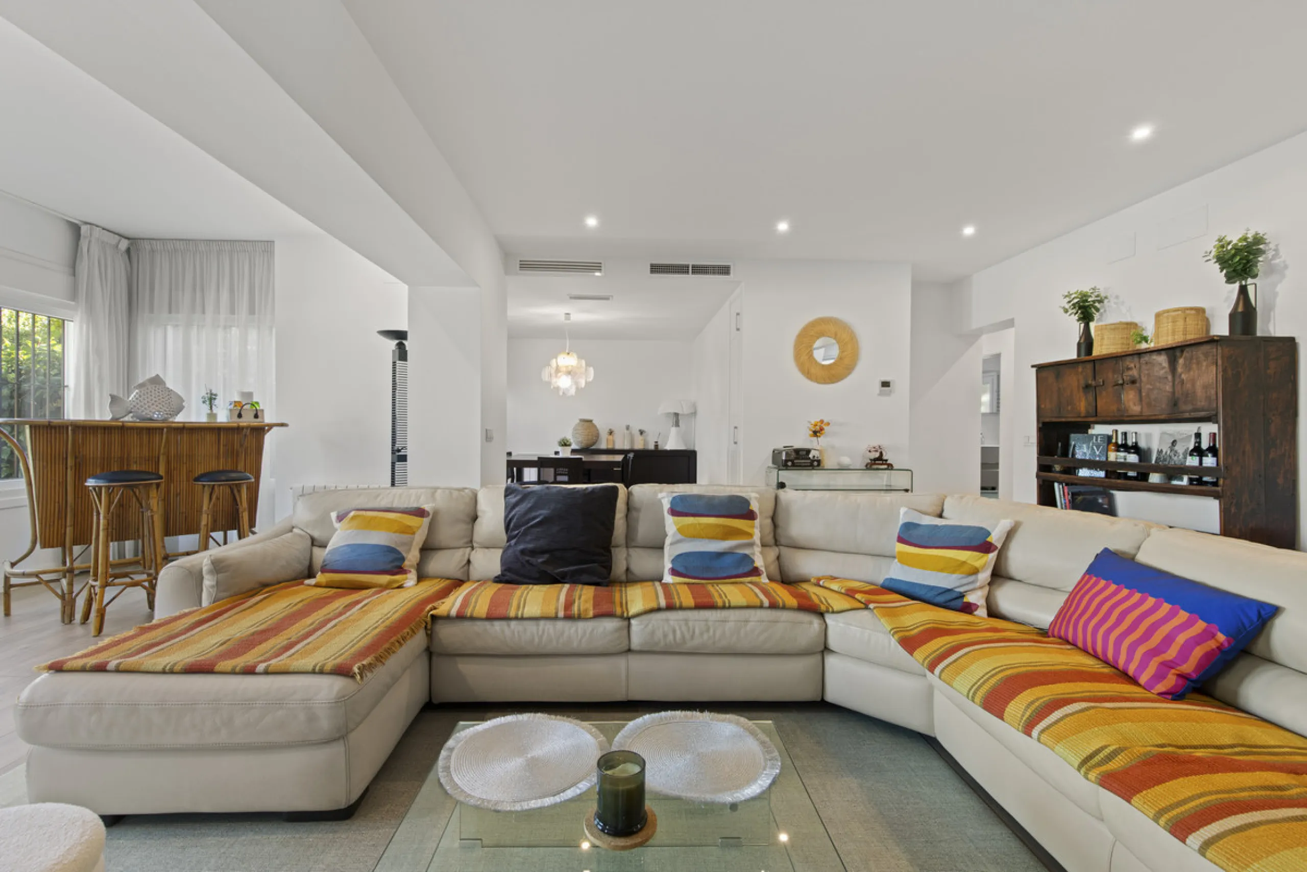 House - Detached Villa в продаже в Marbella, Málaga. В доме 4 спален и 3 ванных комнат. Площадь дома 230 м². Площадь участка 936 м²
