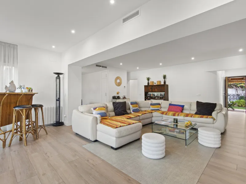 House - Detached Villa в продаже в Marbella, Málaga. В доме 4 спален и 3 ванных комнат. Площадь дома 230 м². Площадь участка 936 м²