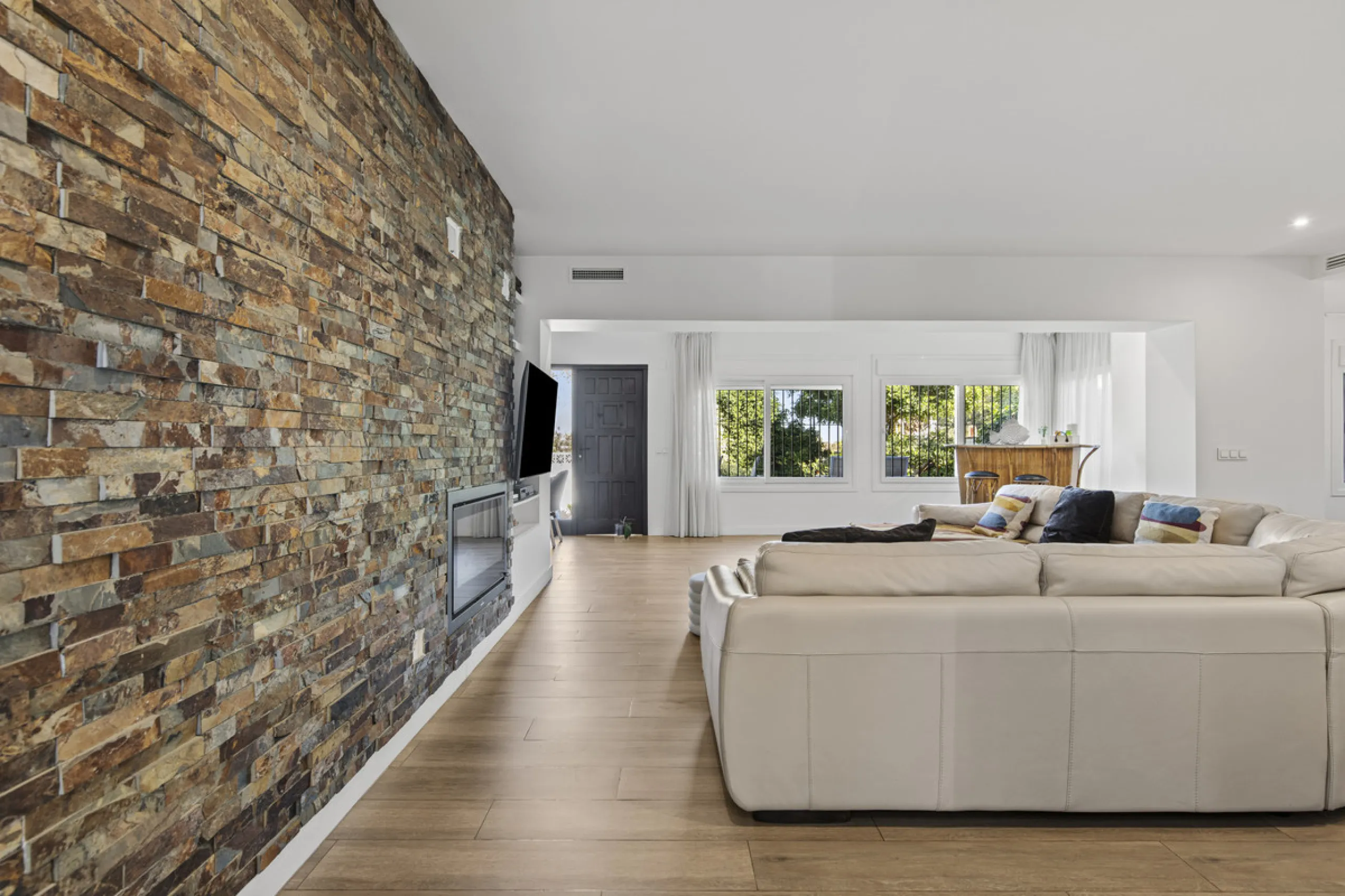 House - Detached Villa в продаже в Marbella, Málaga. В доме 4 спален и 3 ванных комнат. Площадь дома 230 м². Площадь участка 936 м²