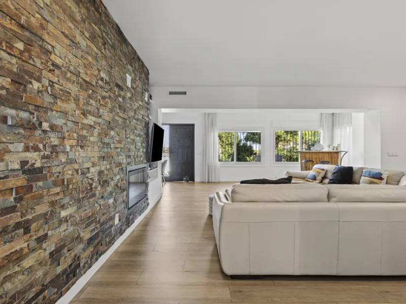 House - Detached Villa в продаже в Marbella, Málaga. В доме 4 спален и 3 ванных комнат. Площадь дома 230 м². Площадь участка 936 м²