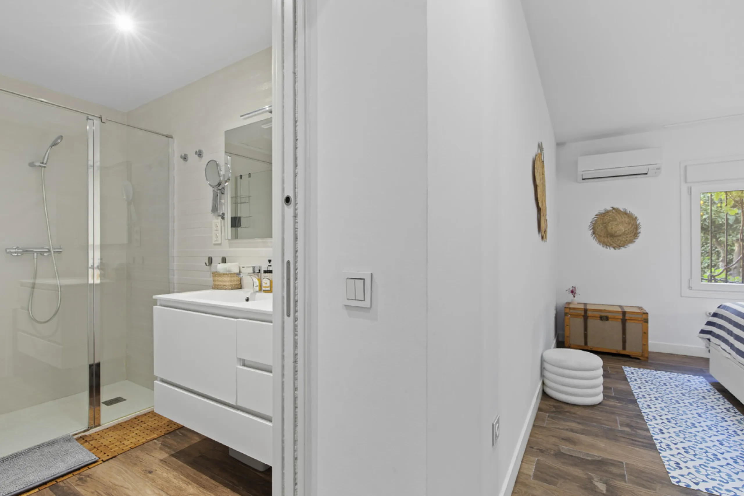 House - Detached Villa в продаже в Marbella, Málaga. В доме 4 спален и 3 ванных комнат. Площадь дома 230 м². Площадь участка 936 м²