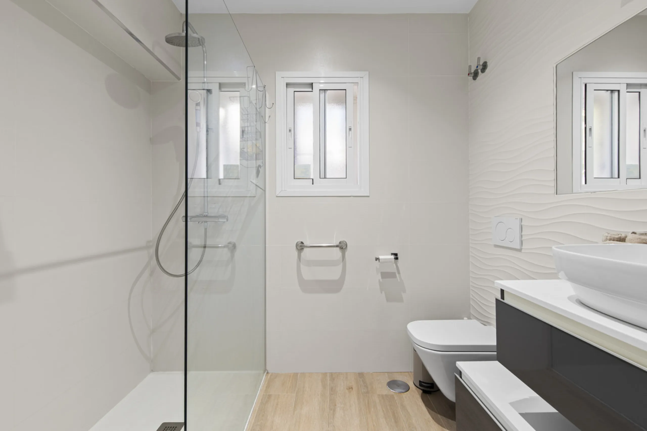 House - Detached Villa в продаже в Marbella, Málaga. В доме 4 спален и 3 ванных комнат. Площадь дома 230 м². Площадь участка 936 м²