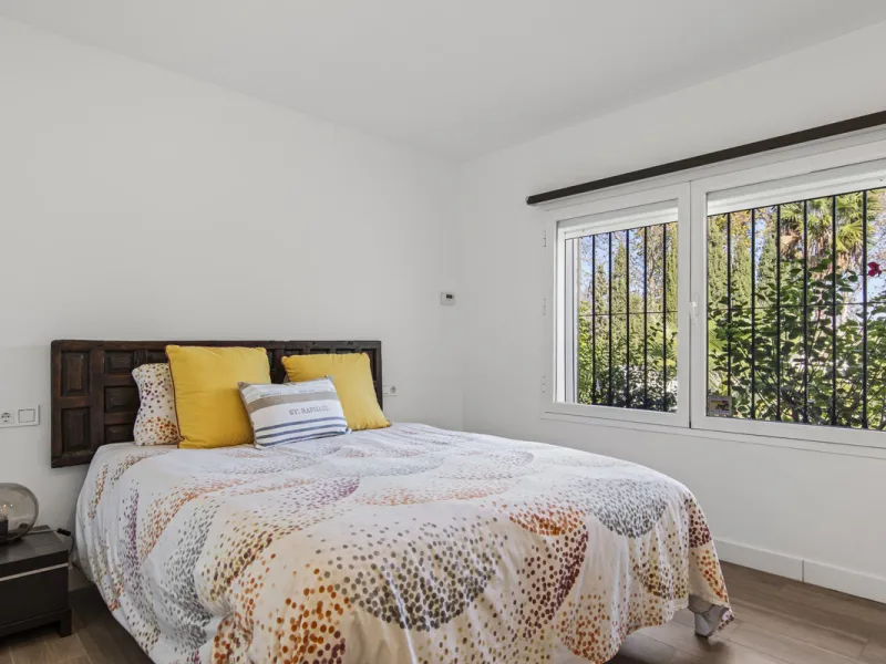 House - Detached Villa в продаже в Marbella, Málaga. В доме 4 спален и 3 ванных комнат. Площадь дома 230 м². Площадь участка 936 м²
